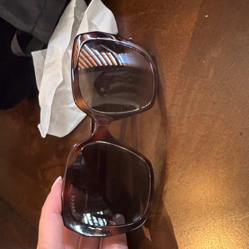 Gucci Tortoiseshell Oversized Sunglasses - Picture 6 of 7